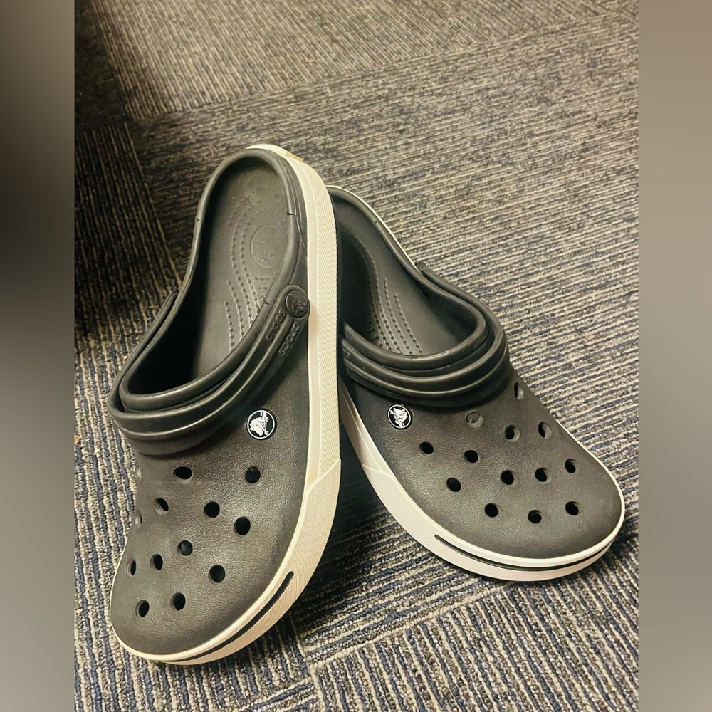 Crocs   Black and White Classic Shoe